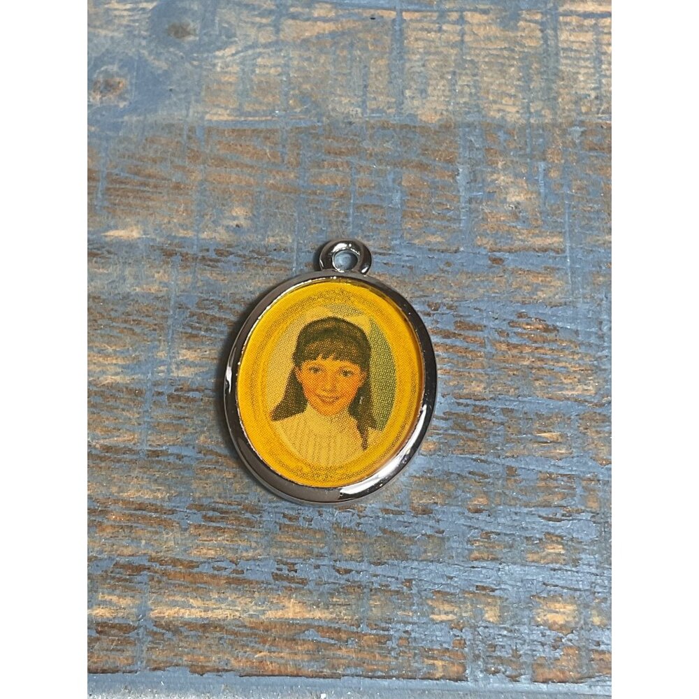 Vintage Samantha 1904 Oval Portrait Charm Pendant